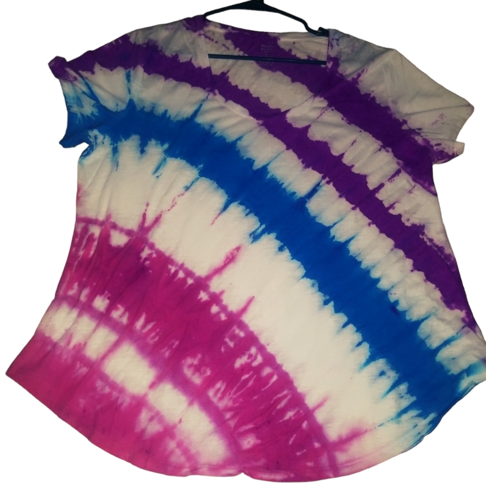 3x women tie dye shirt